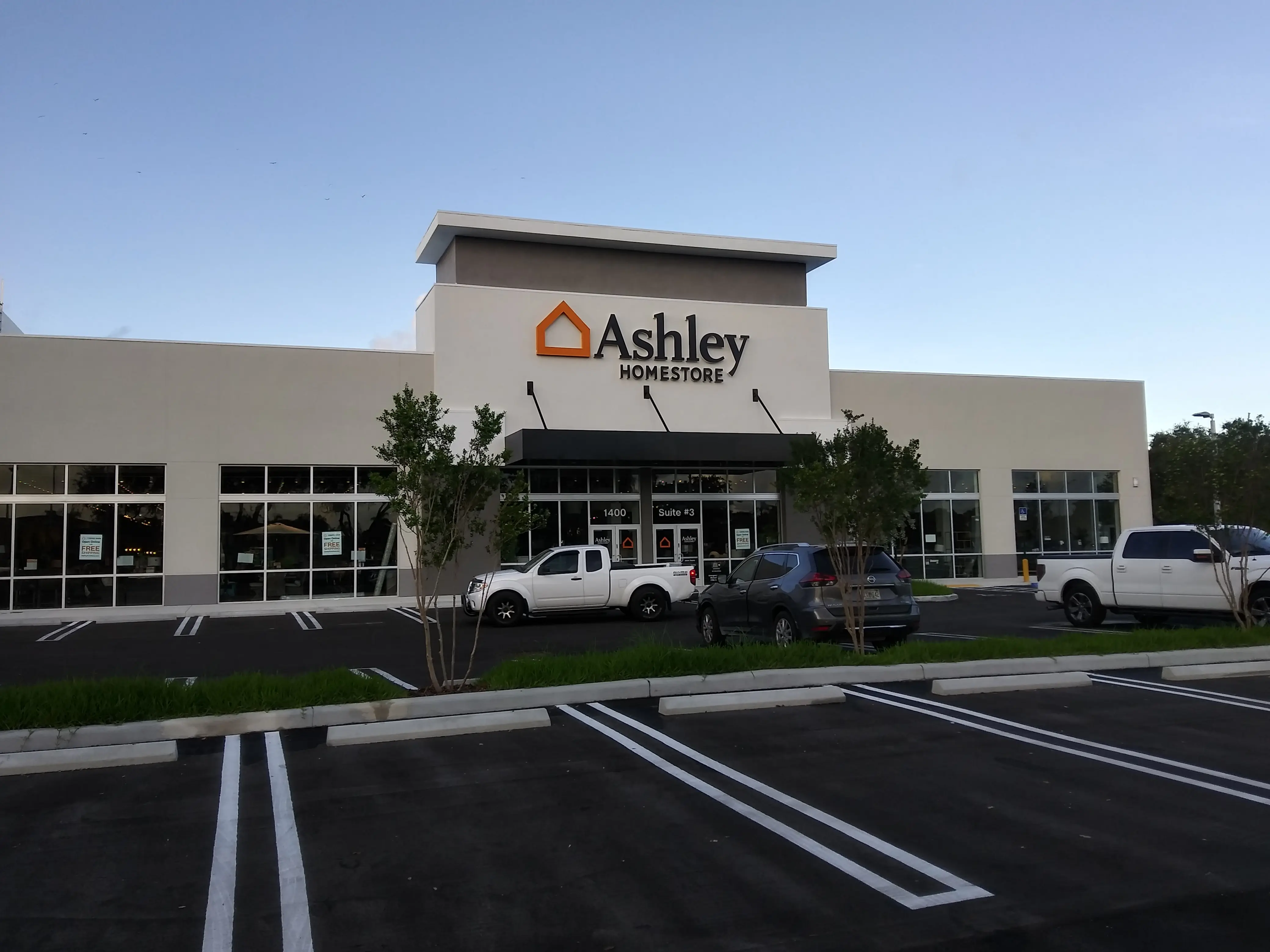 Ashley Furniture retail storefront and parking approach